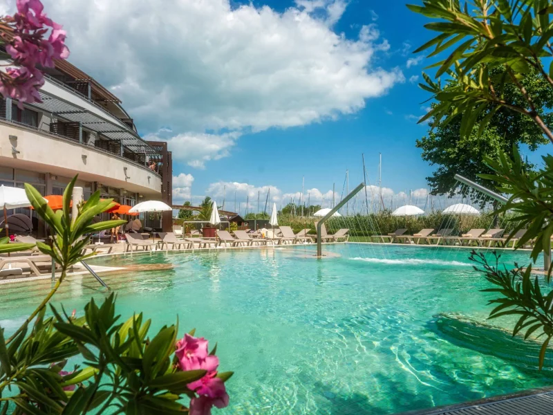 Hotel Golden Lake Resort — Legjobb Ár Félpanzióval